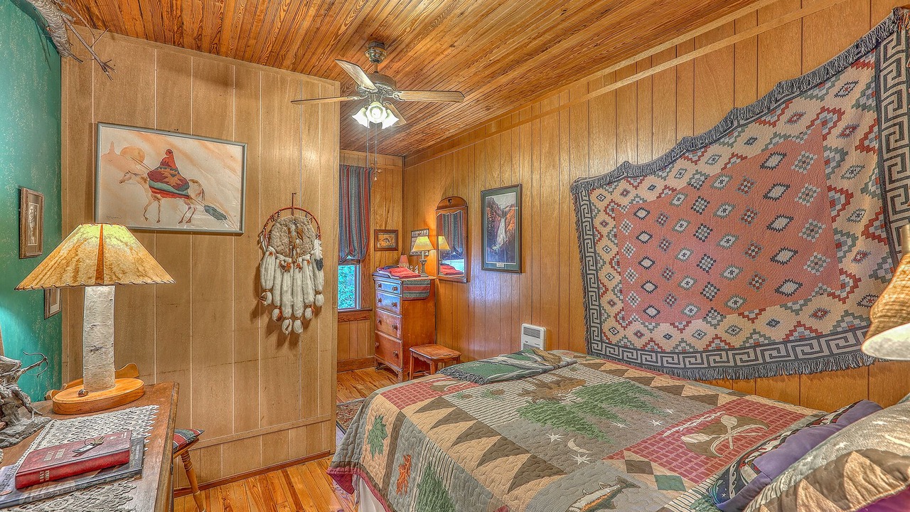 Photo of Bedroom in Lake Junaluska