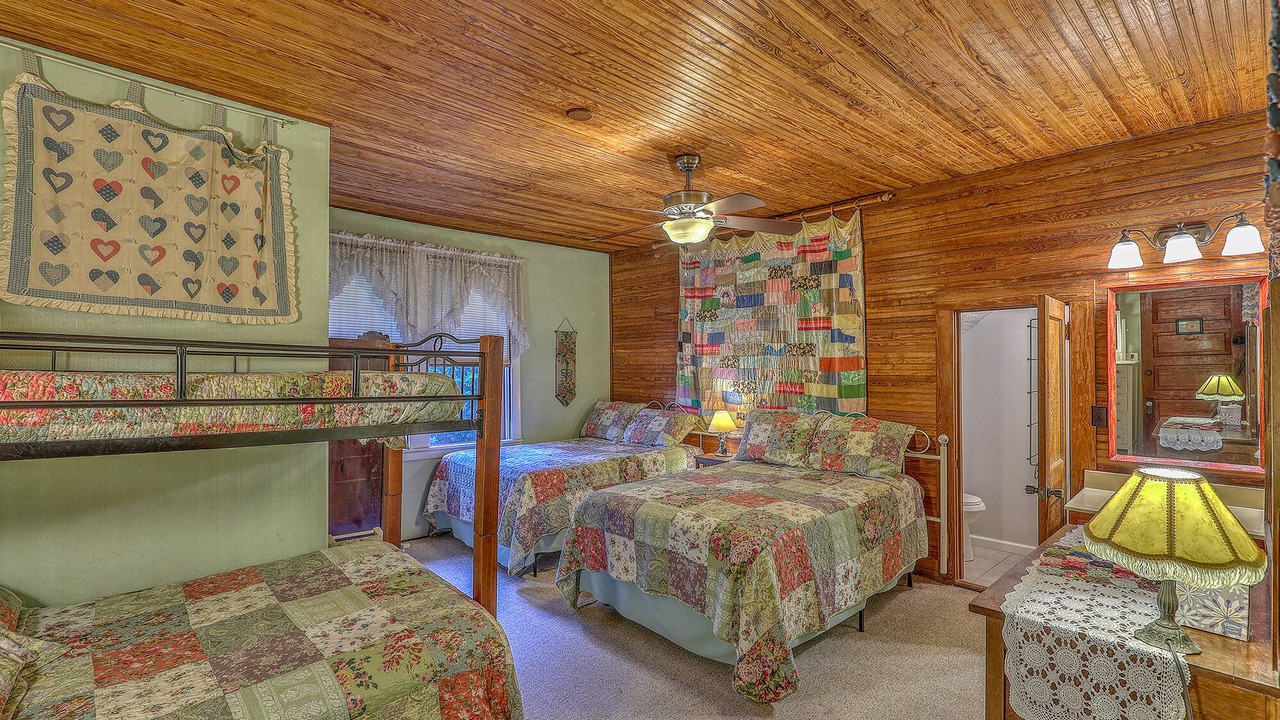 Photo of Bedroom in Lake Junaluska