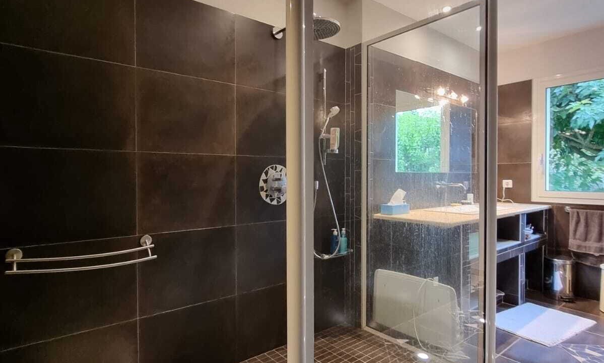 Photo of Bathroom in Lablachere