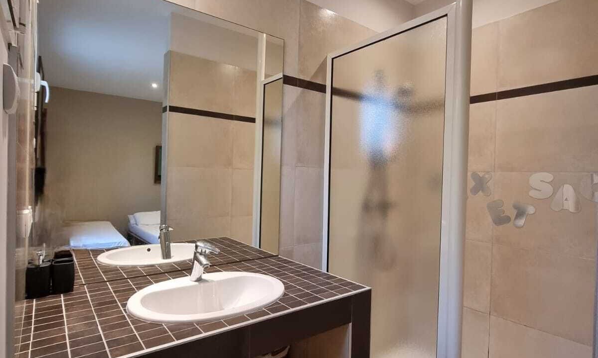 Photo of Bathroom in Lablachere