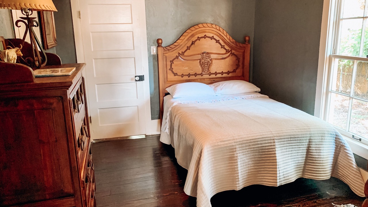 Photo of Bedroom in Glen Rose