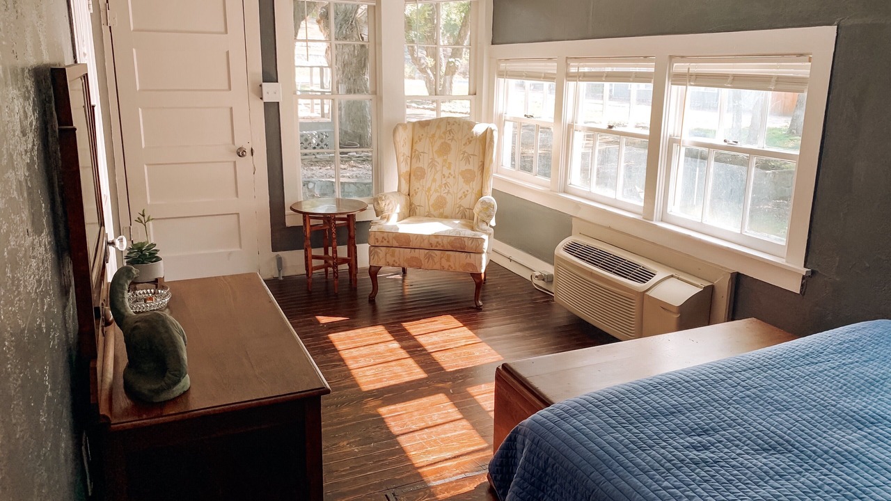 Photo of Bedroom in Glen Rose