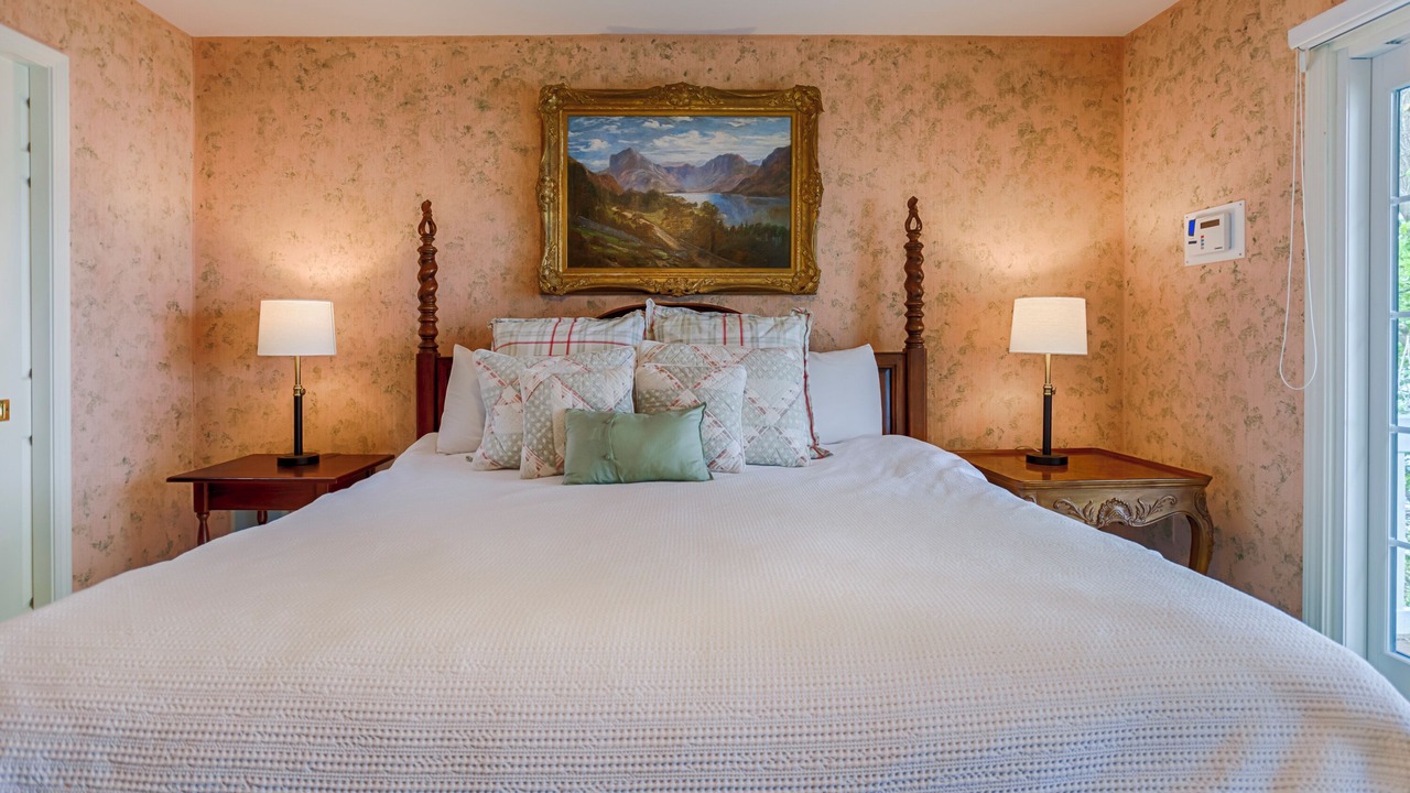 Photo of Bedroom in Canandaigua