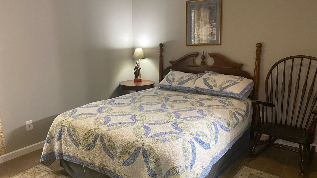 Photo of Bedroom in Pittsburg