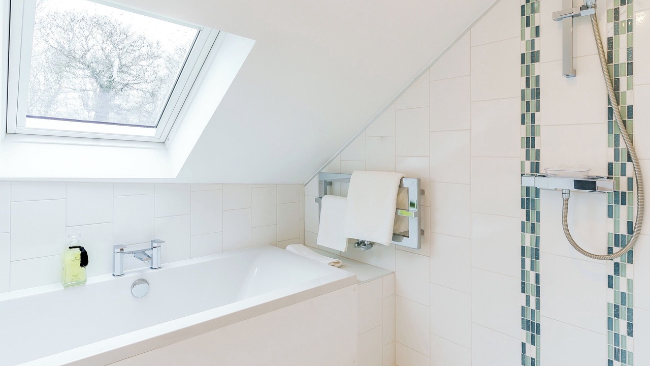 Photo of Bathroom in Llanllwchaiarn