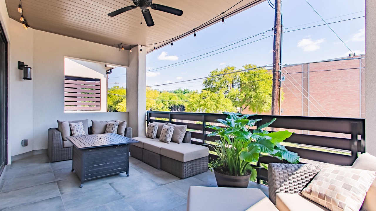 Photo of Patio Balcony in Oak Lawn