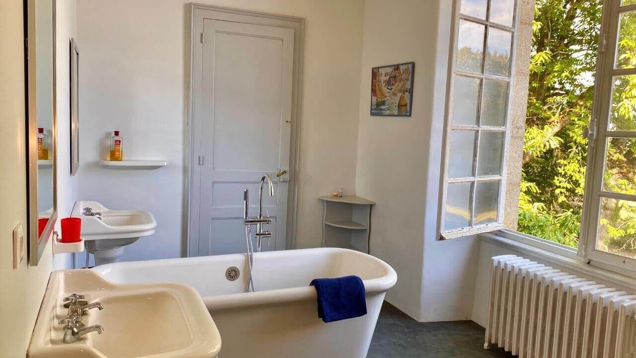 Photo of Bathroom in Moulins-le-Carbonnel