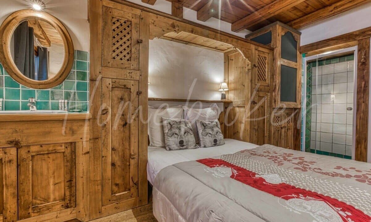 Photo of Bedroom in Demi-Quartier