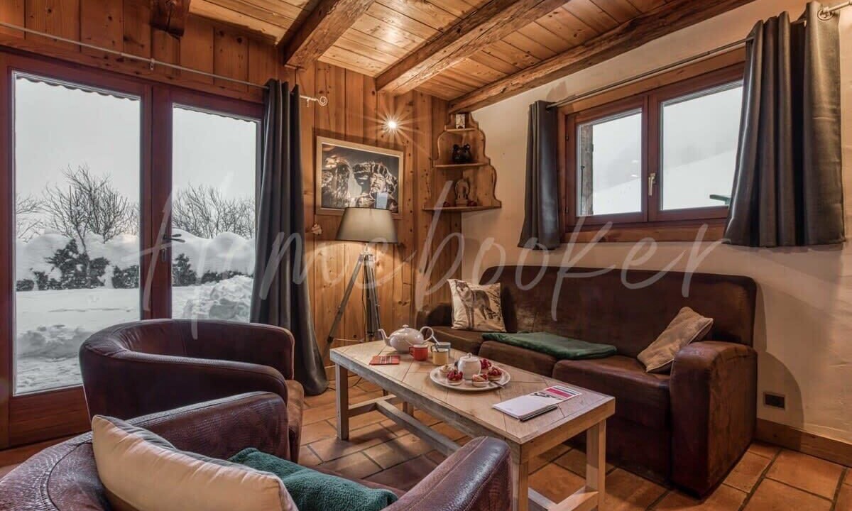 Photo of Livingroom in Demi-Quartier