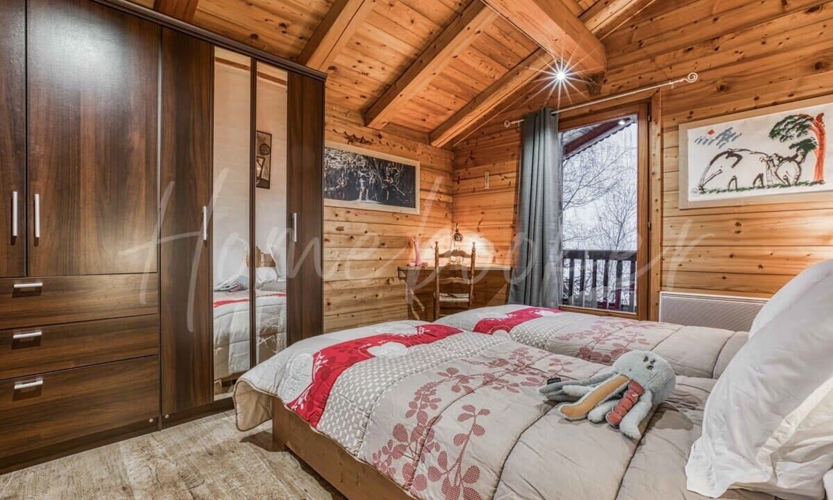 Photo of Bedroom in Demi-Quartier