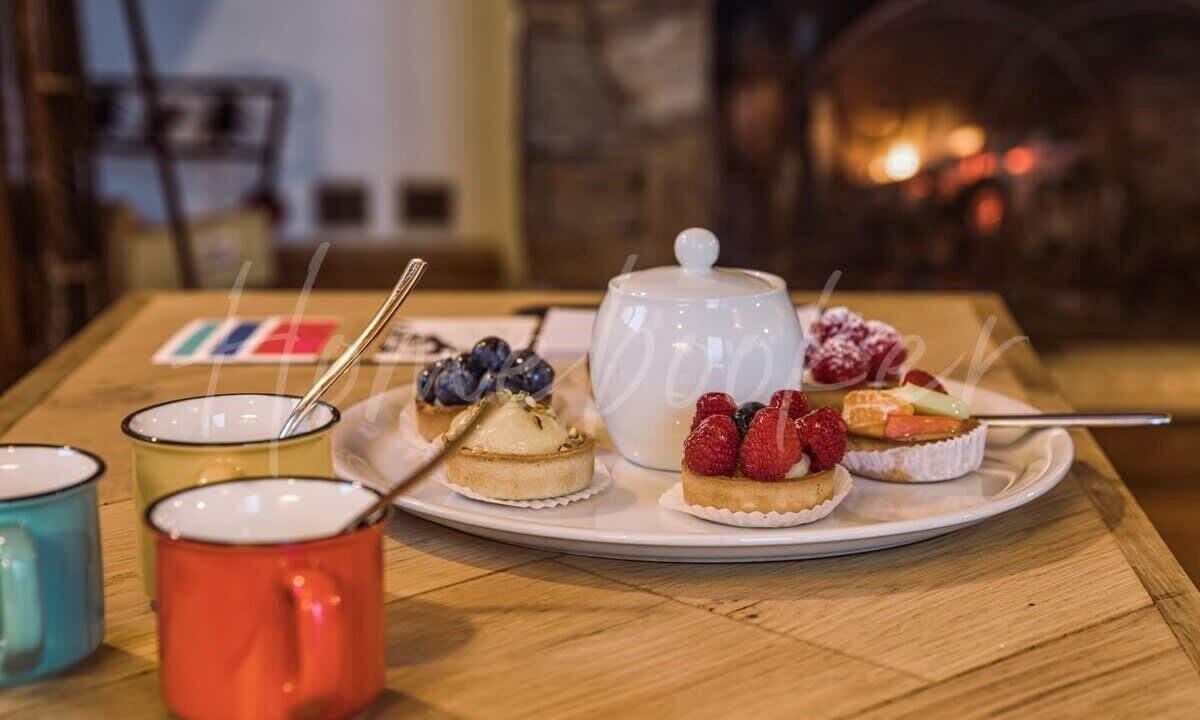 Photo of Others in Demi-Quartier