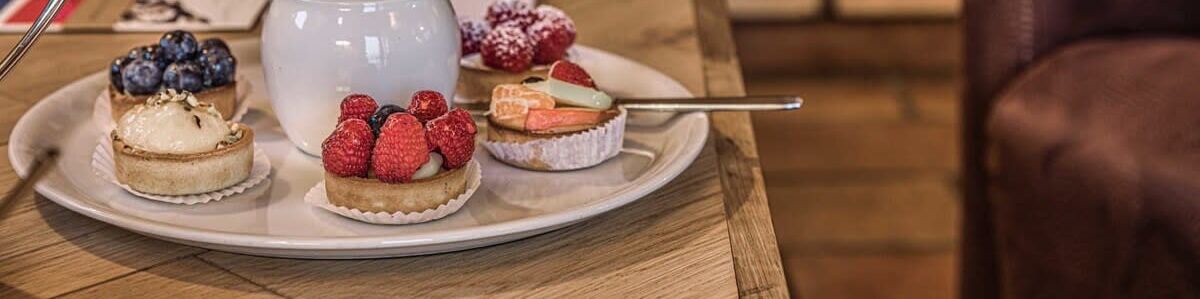 Photo of Others in Demi-Quartier