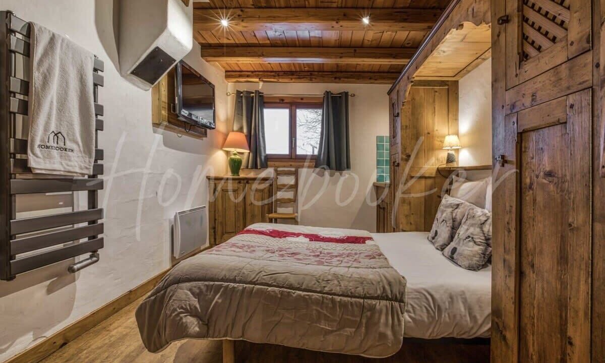 Photo of Bedroom in Demi-Quartier