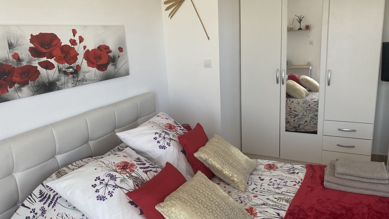 Photo of Bedroom in Comps