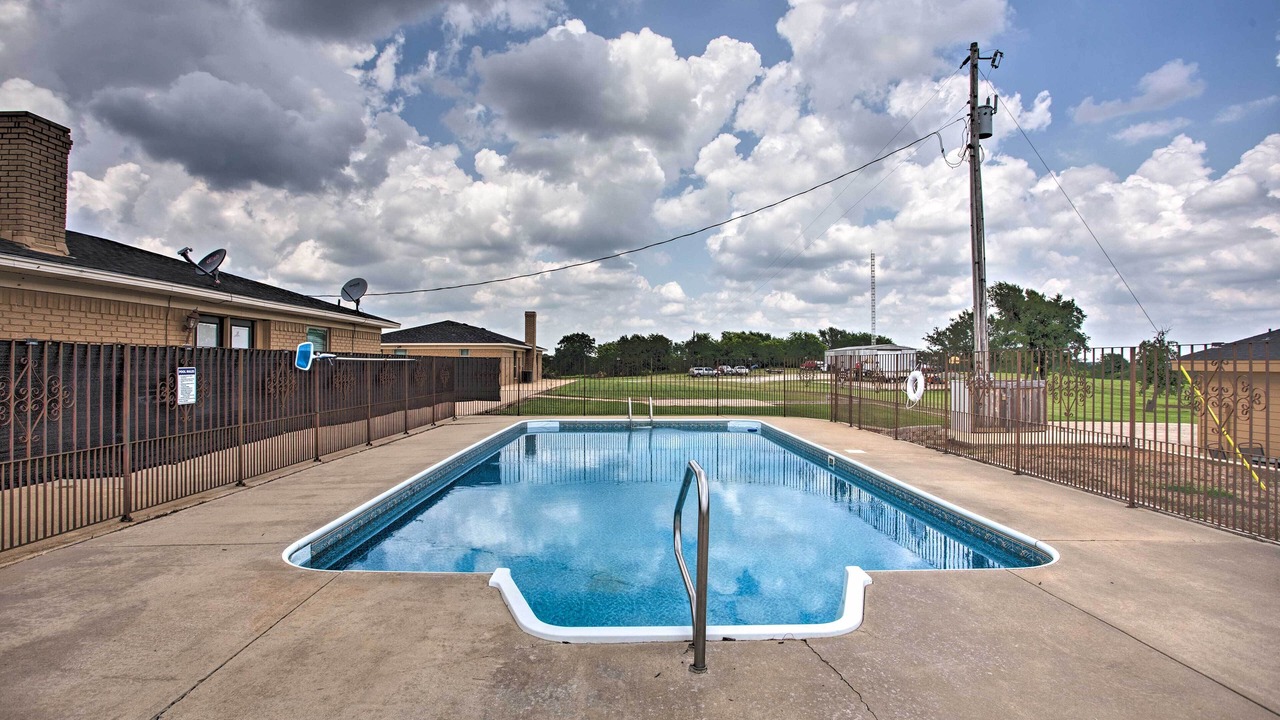 Photo of Outdoor in Calera