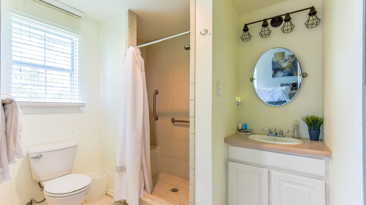 Photo of Bathroom in Yacht Harbor