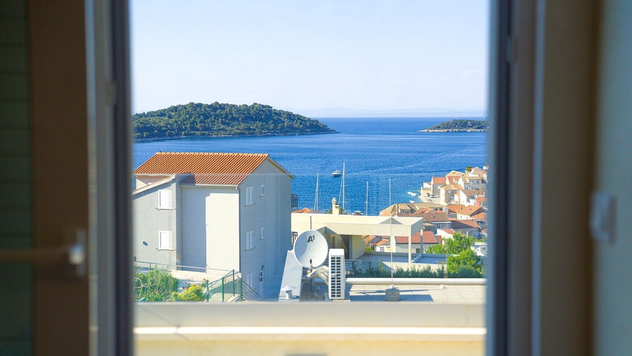 Photo of Others in Vis