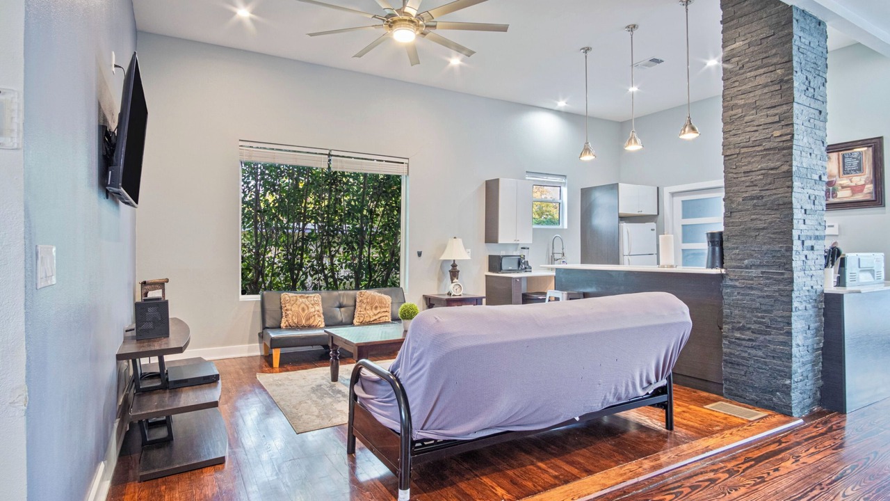 Photo of Livingroom in Near East Side