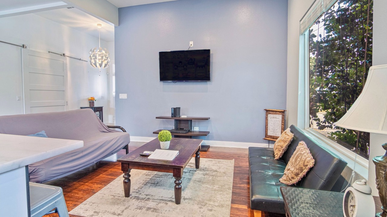 Photo of Livingroom in Near East Side
