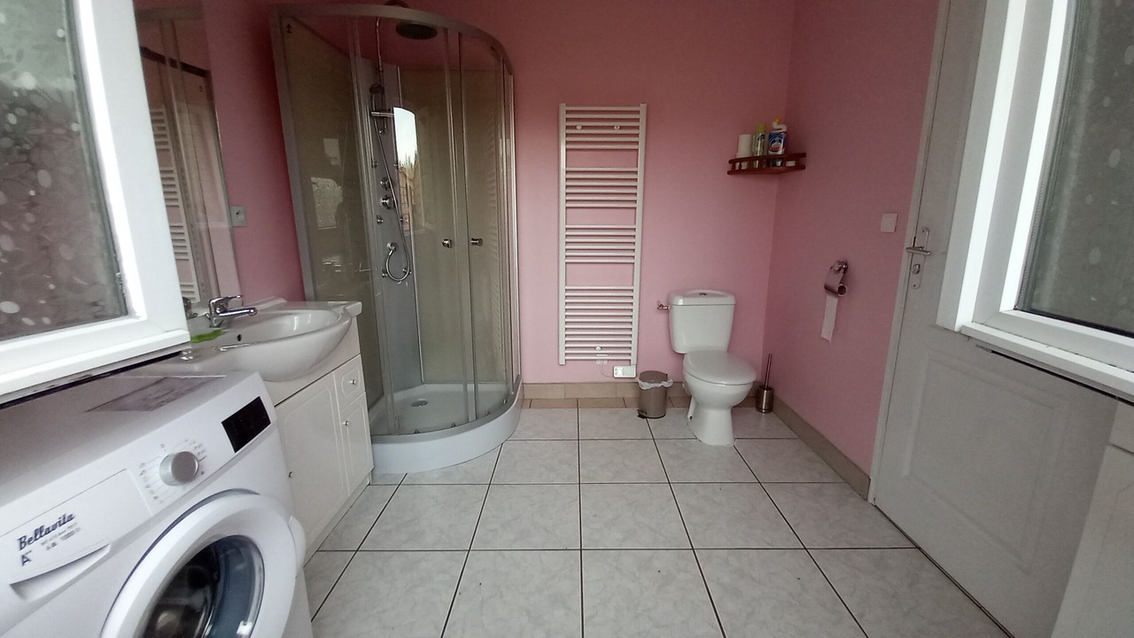 Photo of Bathroom in Albert