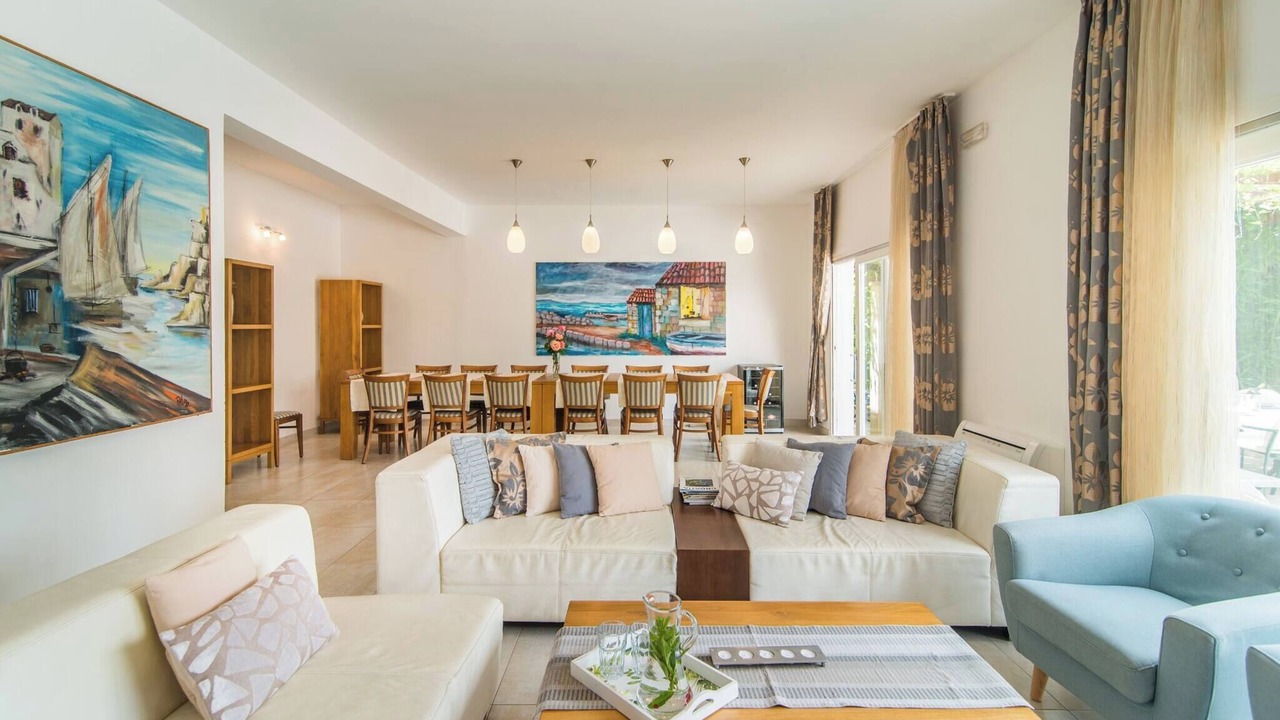 Photo of Livingroom in Mirce