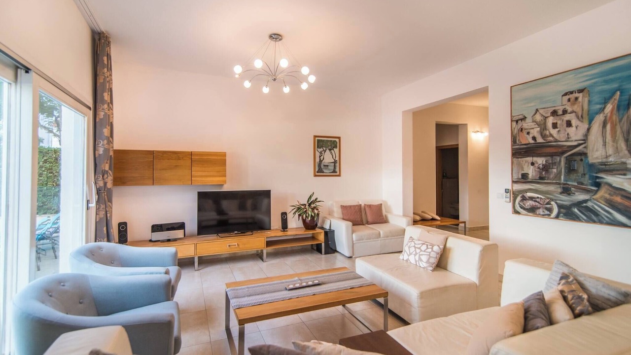 Photo of Livingroom in Mirce