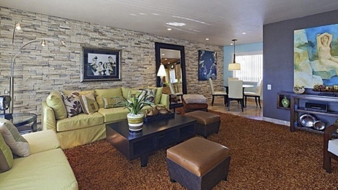 Photo of Livingroom in Canyon Corridor