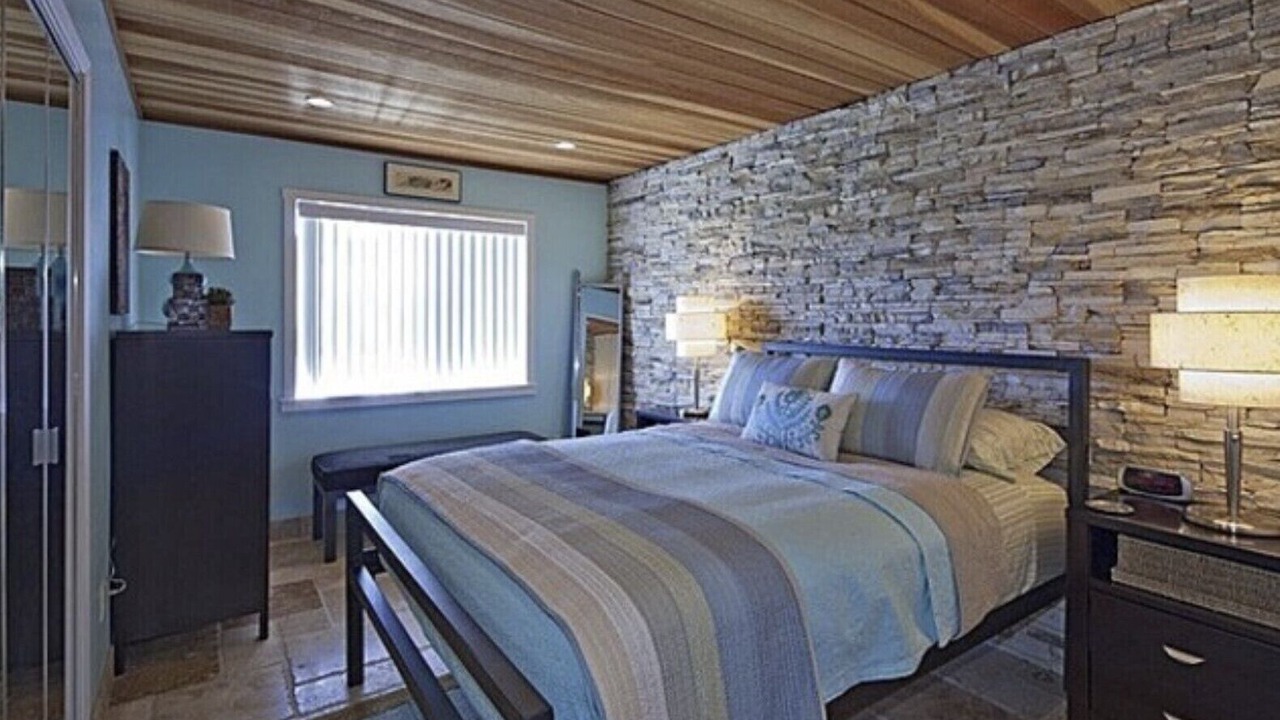 Photo of Bedroom in Canyon Corridor