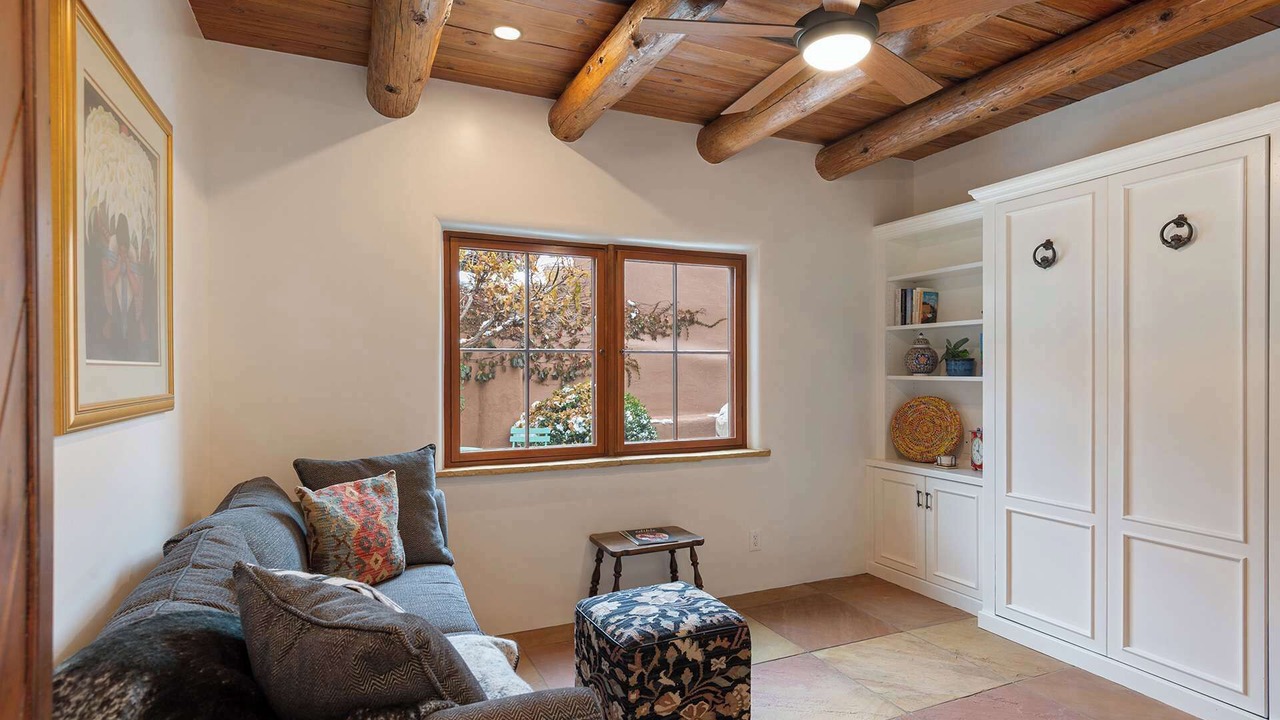 Photo of Livingroom in Historic Eastside