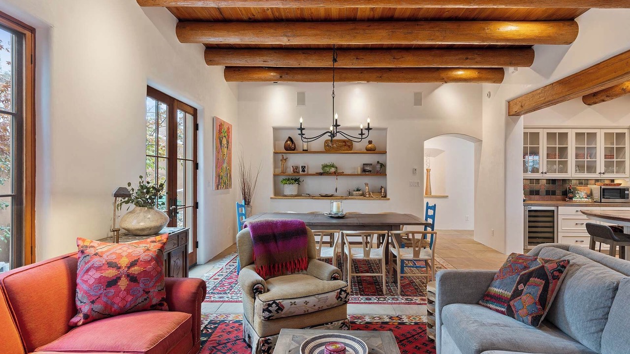 Photo of Livingroom in Historic Eastside