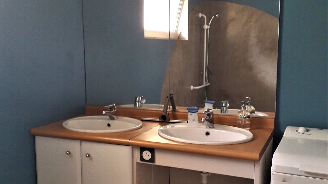Photo of Bathroom in Nesmy