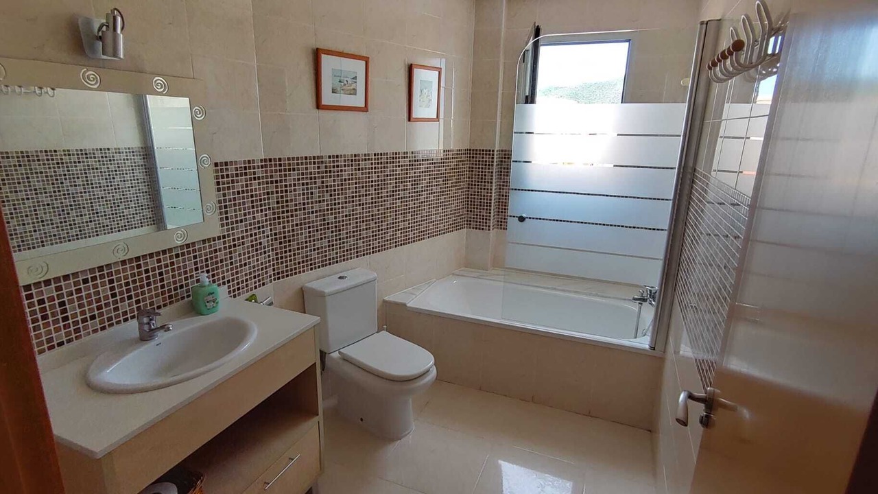 Photo of Bathroom in Pego