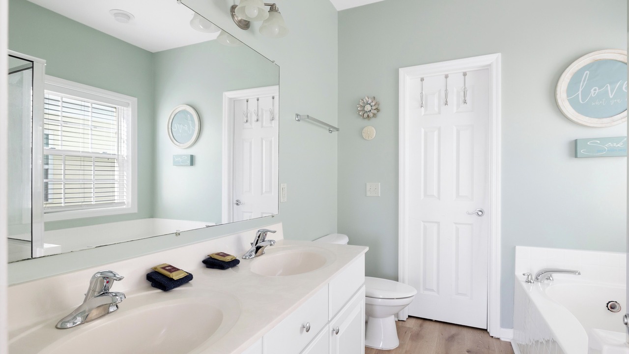 Photo of Bathroom in Waters Edge
