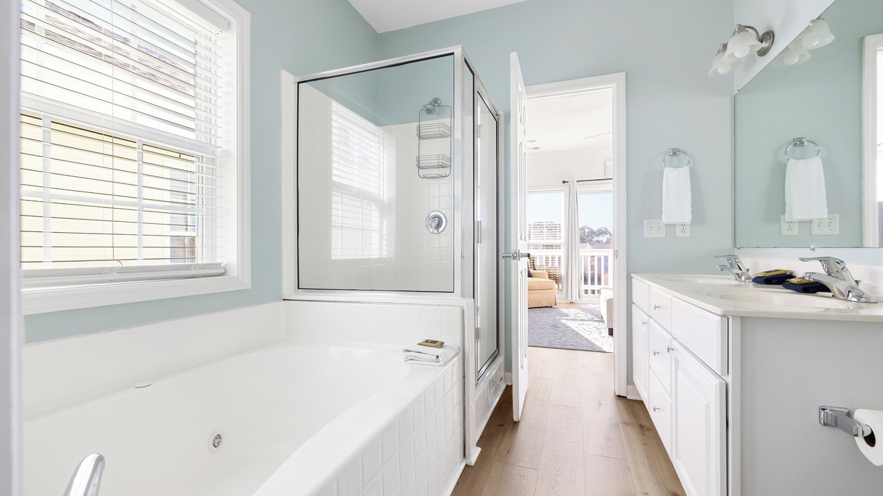 Photo of Bathroom in Waters Edge