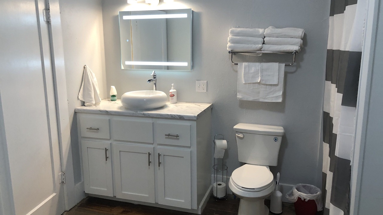 Photo of Bathroom in Pocahontas