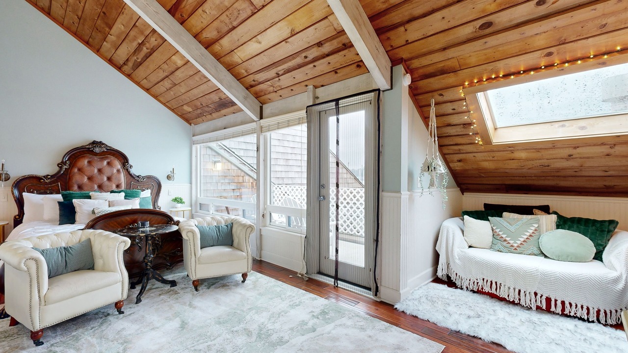 Photo of Bedroom in Historic Bayfront