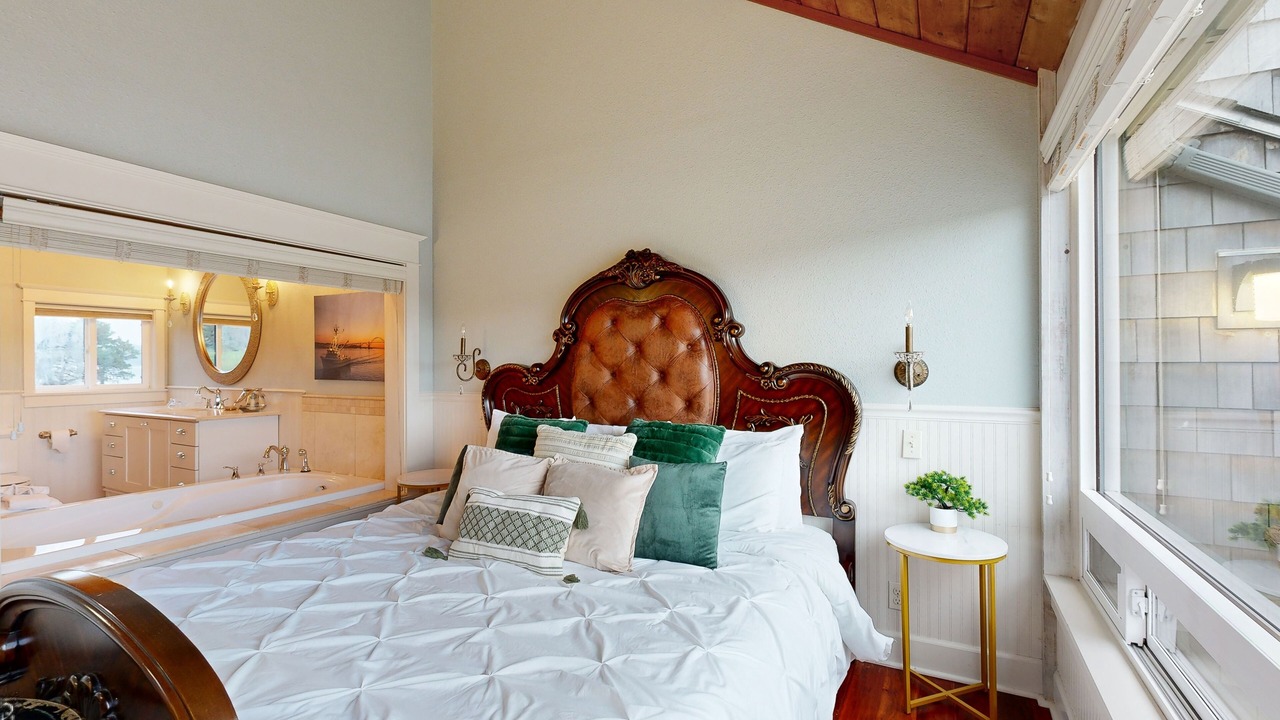 Photo of Bedroom in Historic Bayfront