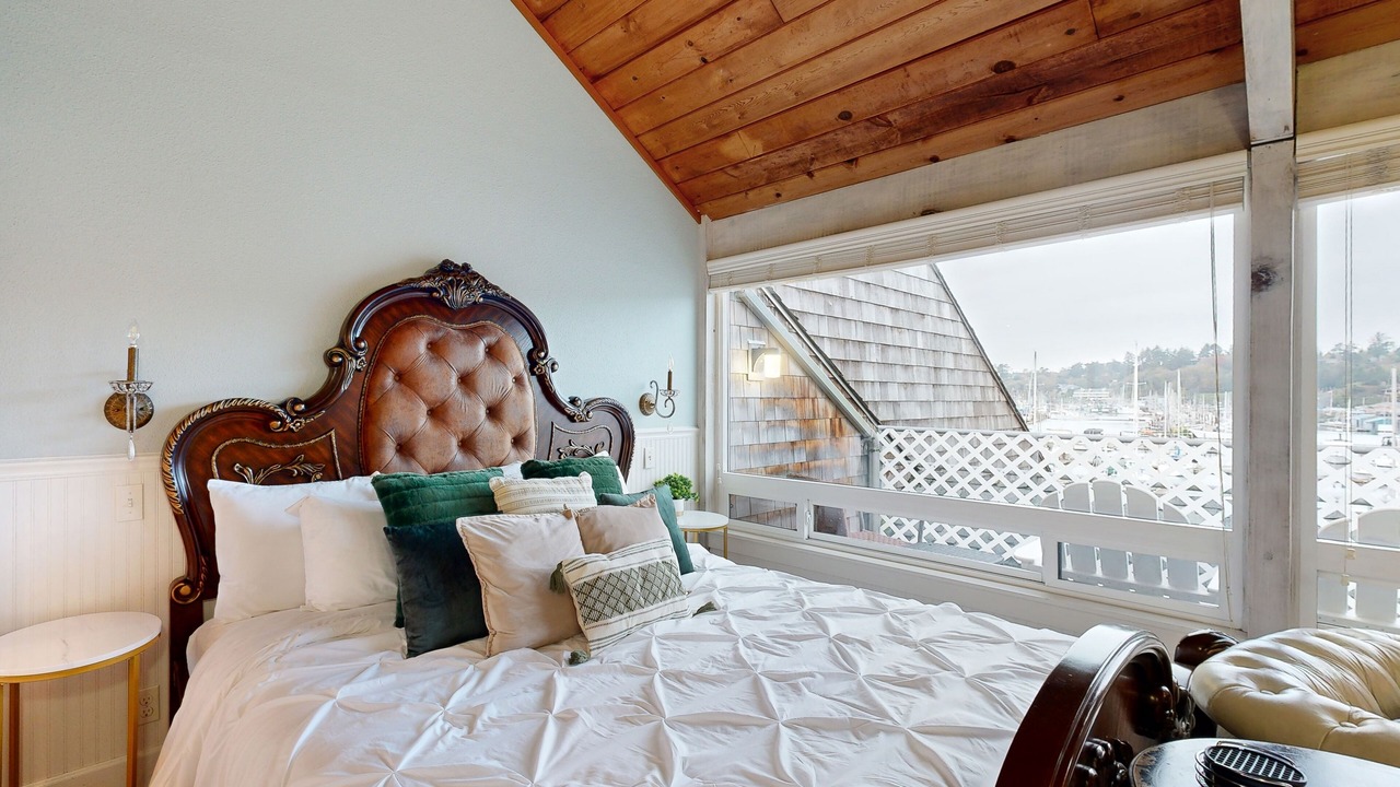 Photo of Bedroom in Historic Bayfront