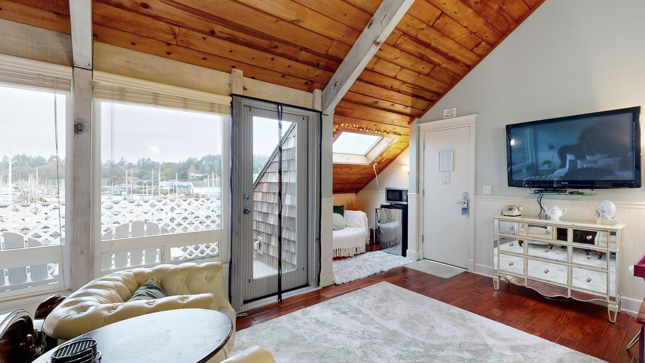 Photo of Livingroom in Historic Bayfront