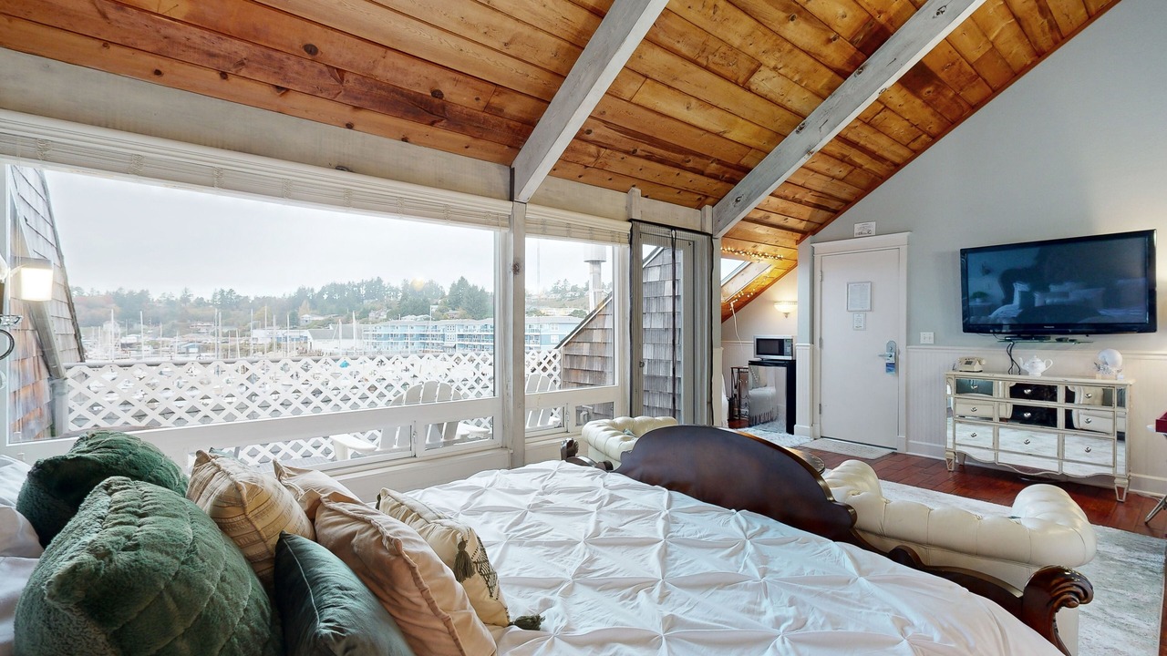 Photo of Bedroom in Historic Bayfront