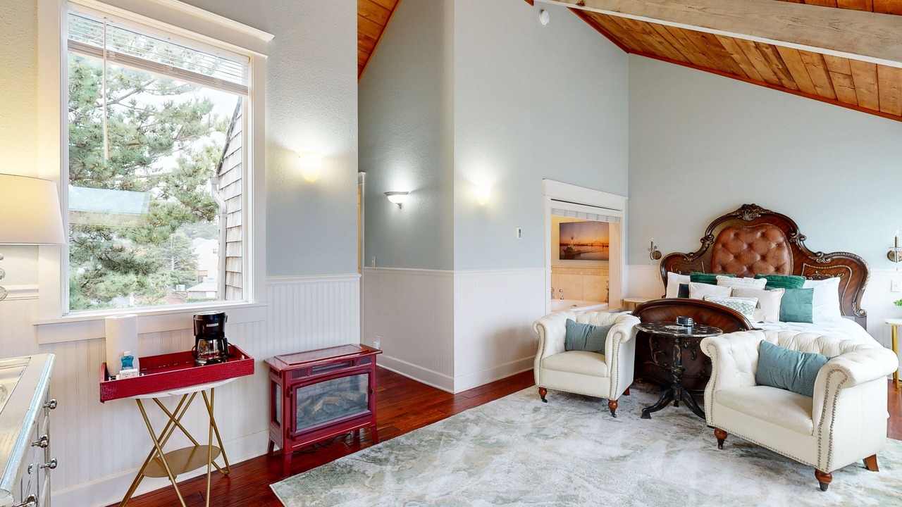 Photo of Bedroom in Historic Bayfront