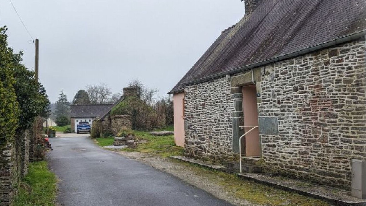 Photo of Others in Perret