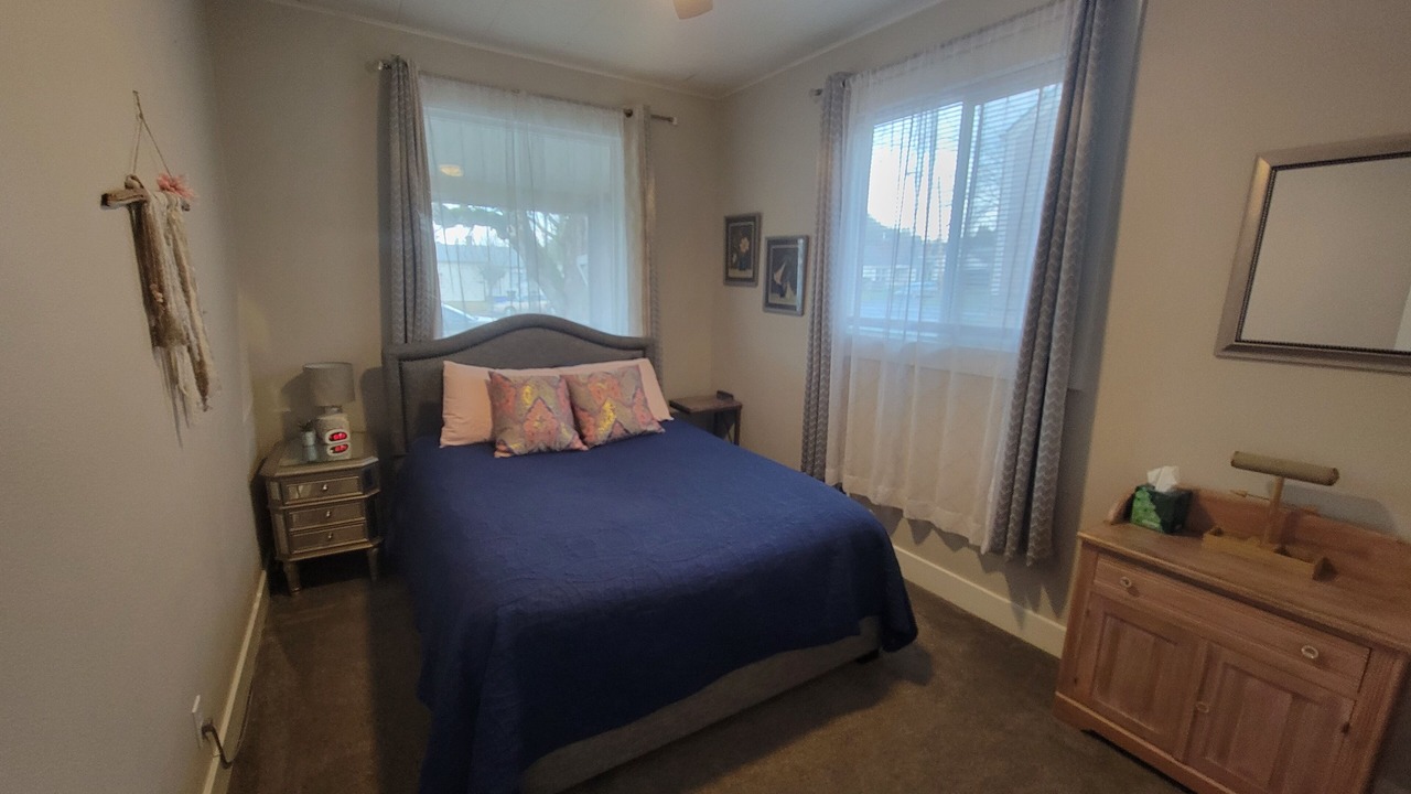 Photo of Bedroom in Roseburg