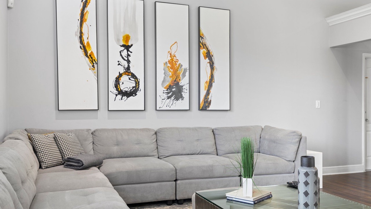 Photo of Livingroom in Ludlam