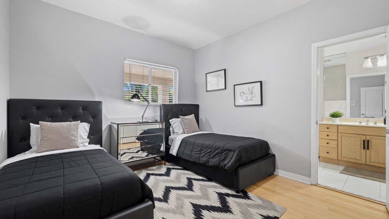 Photo of Bedroom in Ludlam
