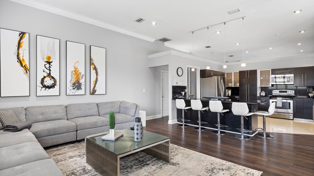 Photo of Livingroom in Ludlam
