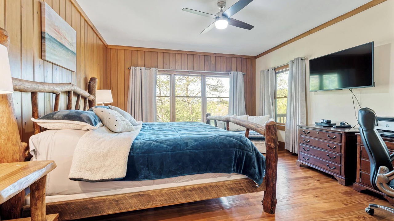 Photo of Bedroom in Tuckasegee