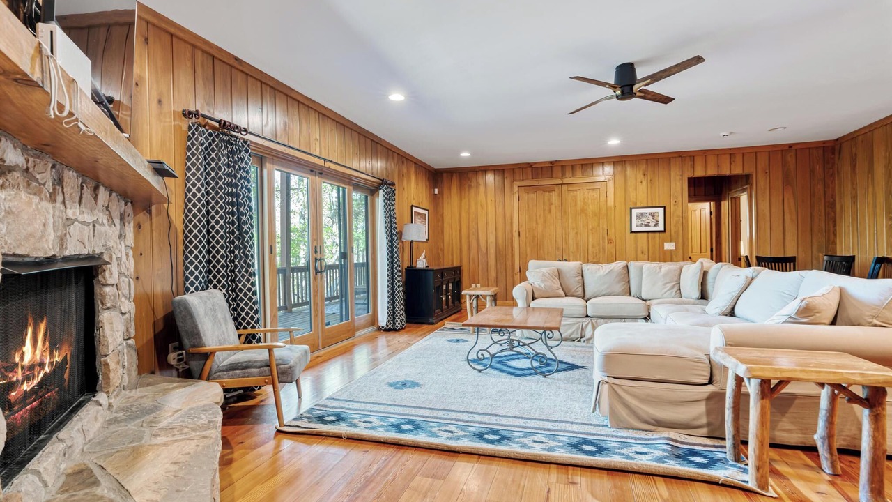 Photo of Livingroom in Tuckasegee