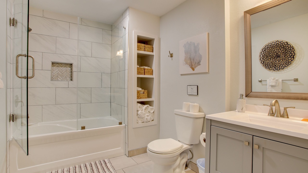 Photo of Bathroom in Pirates Beach
