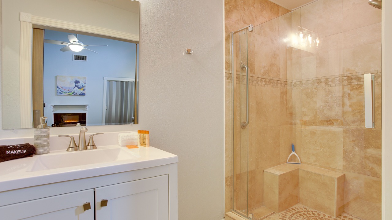 Photo of Bathroom in Pirates Beach